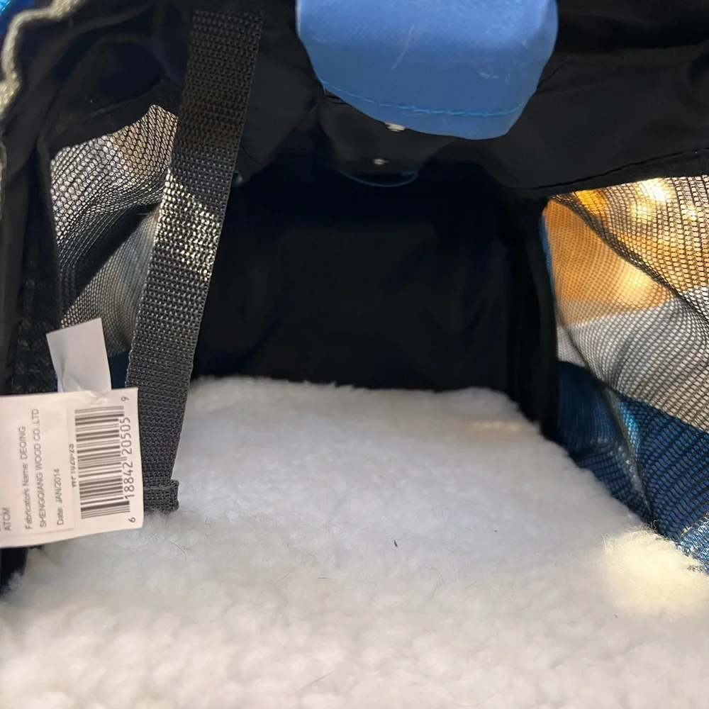 Pet Carrier Duffel For small pet.